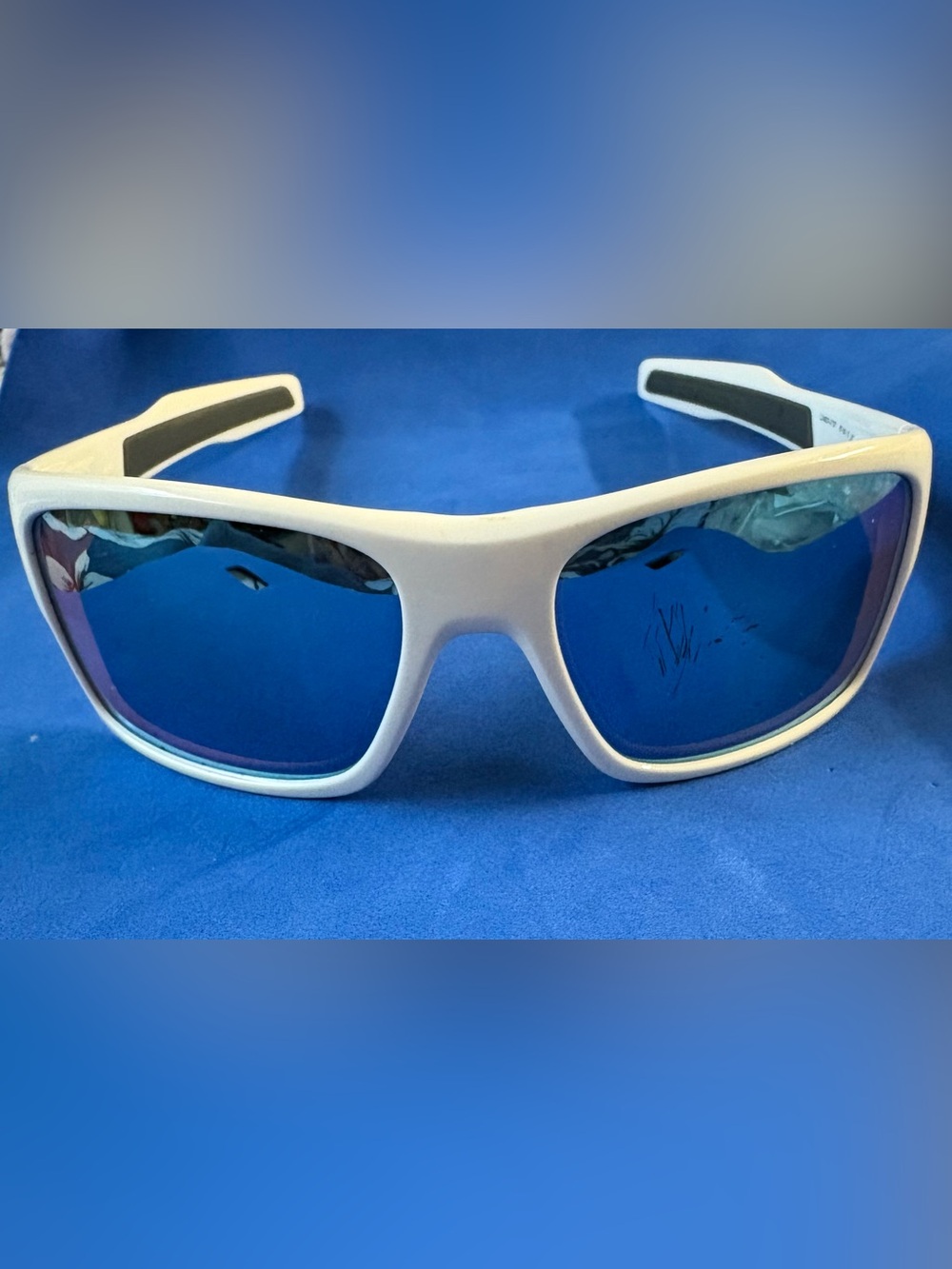 Oakley Turbine White Sport Wrap Sunglasses with Blue Lenses PLS READ DESCRIPTION